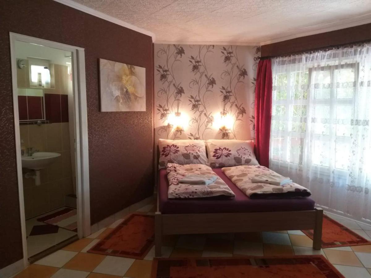 Gyoengyvirag Apartment Romhány 外观 照片