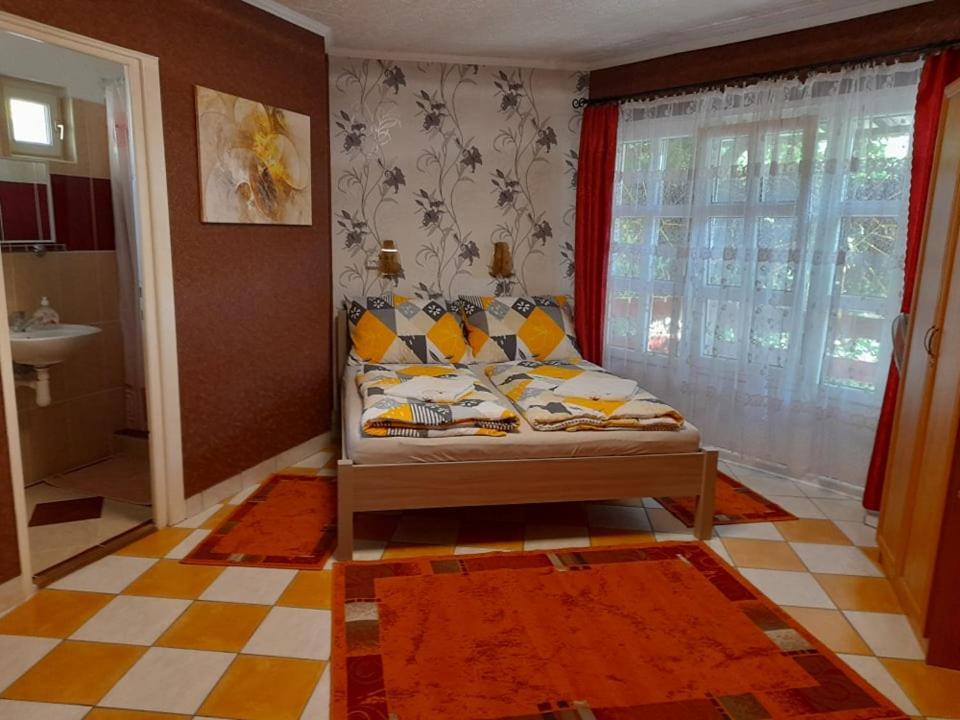 Gyoengyvirag Apartment Romhány 外观 照片