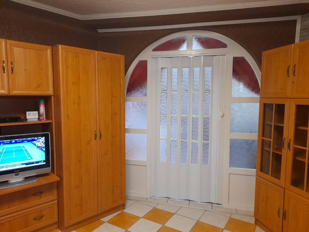 Gyoengyvirag Apartment Romhány 外观 照片