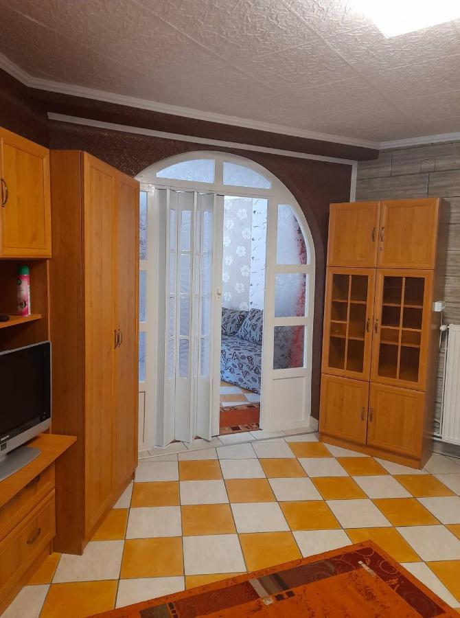 Gyoengyvirag Apartment Romhány 外观 照片