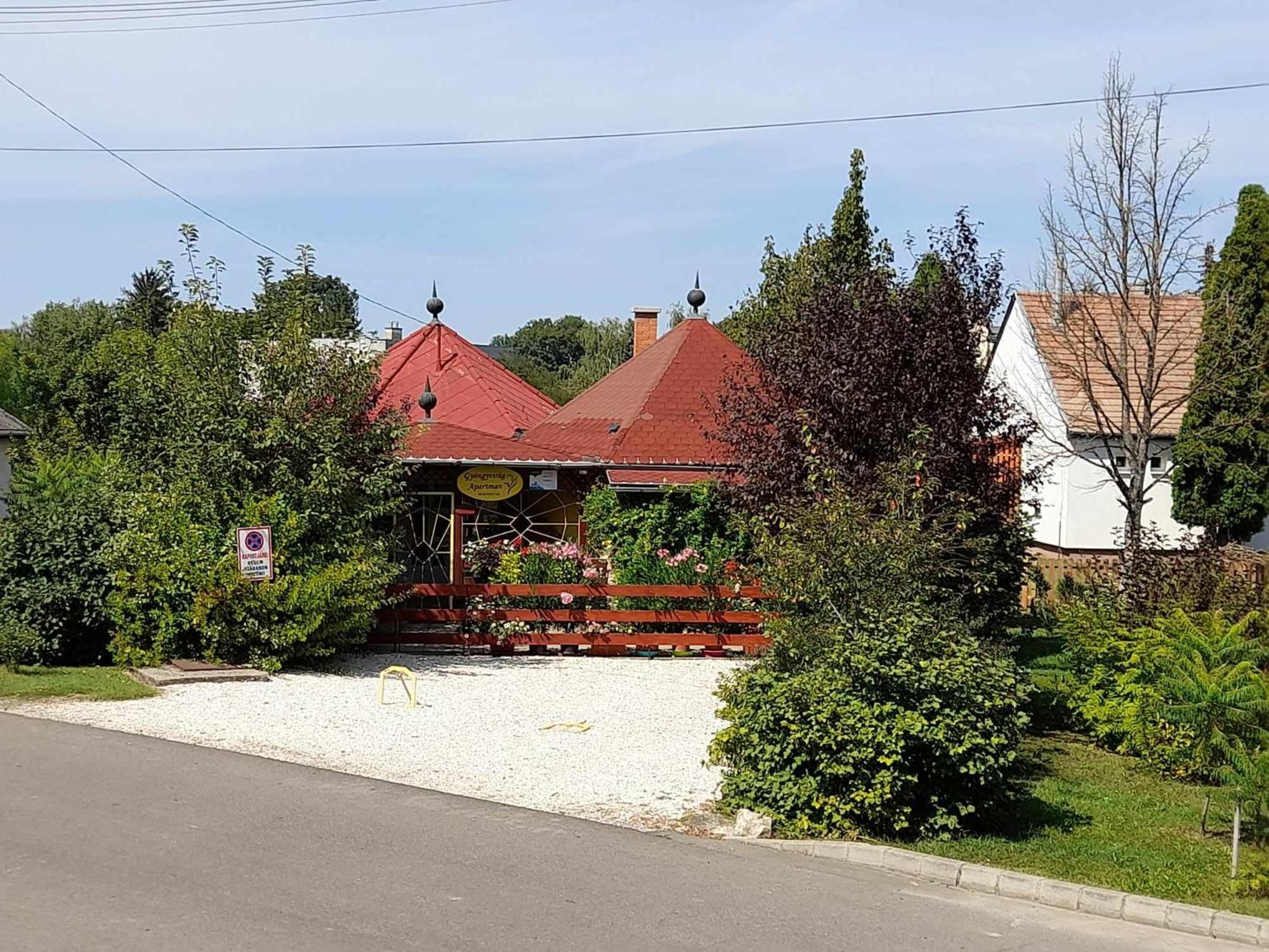 Gyoengyvirag Apartment Romhány 外观 照片