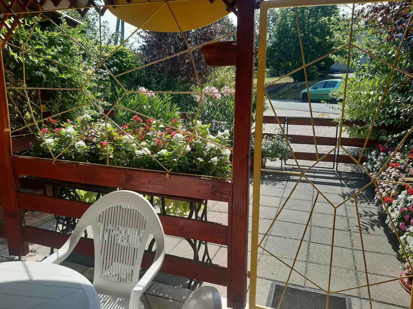 Gyoengyvirag Apartment Romhány 外观 照片