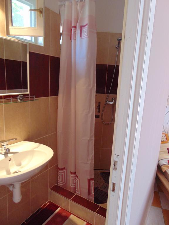 Gyoengyvirag Apartment Romhány 外观 照片